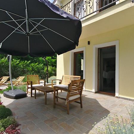 Holiday House With Pool Cavle Exterior photo