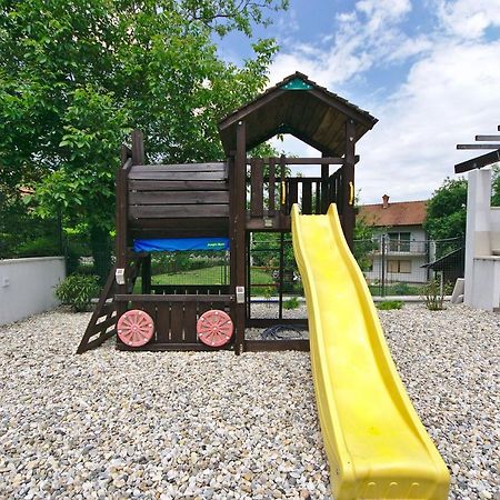 Holiday House With Pool Cavle Exterior photo