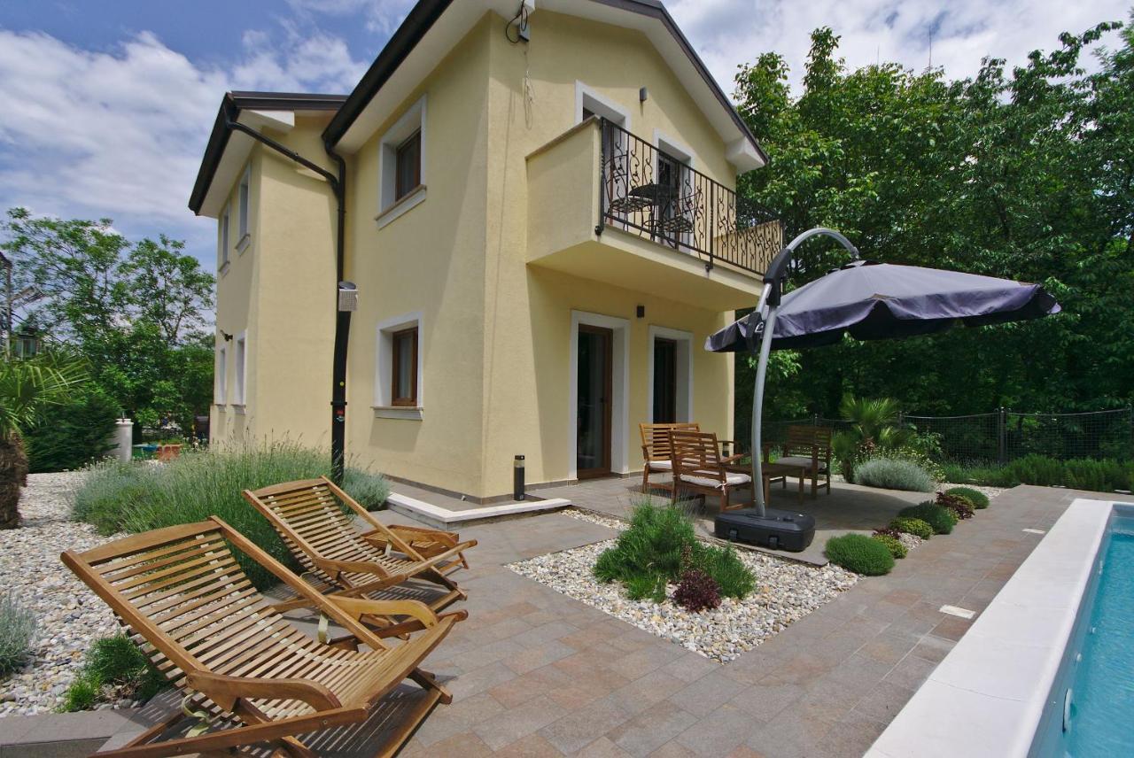 Holiday House With Pool Cavle Exterior photo