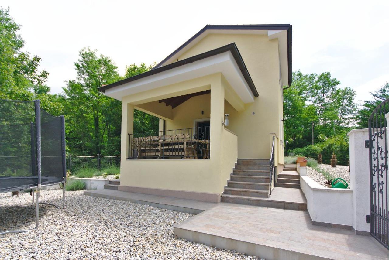 Holiday House With Pool Cavle Exterior photo
